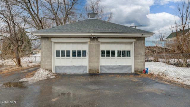 17 2nd Avenue, Gloversville, NY 12078