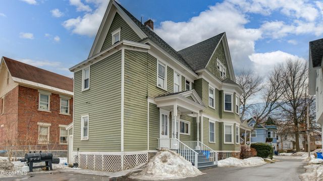 17 2nd Avenue, Gloversville, NY 12078