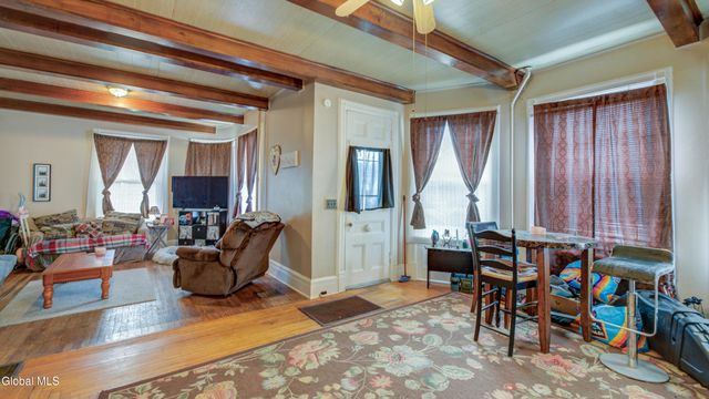 17 2nd Avenue, Gloversville, NY 12078