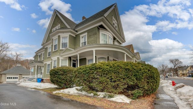 17 2nd Avenue, Gloversville, NY 12078