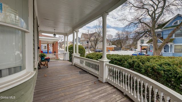 17 2nd Avenue, Gloversville, NY 12078