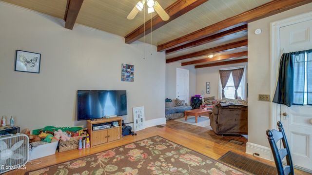 17 2nd Avenue, Gloversville, NY 12078