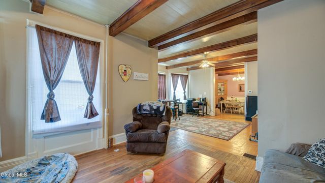 17 2nd Avenue, Gloversville, NY 12078