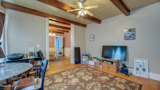 17 2nd Avenue, Gloversville, NY 12078