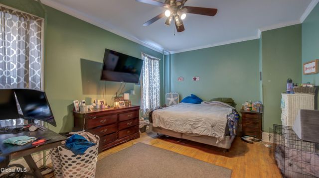 17 2nd Avenue, Gloversville, NY 12078