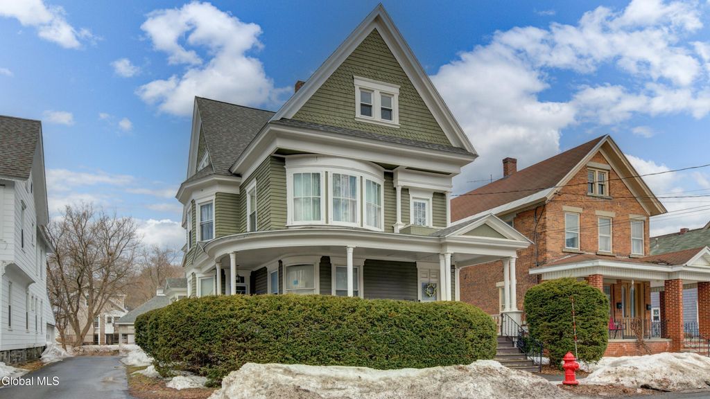 17 2nd Avenue, Gloversville, NY 12078