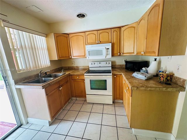 1215 S 24th Avenue 0, Hollywood, FL 33020