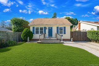 7 Inca Drive, Bay Shore, NY 11706