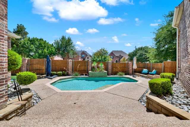 6400 VILLAGE SPRINGS Drive, Plano, TX 75024