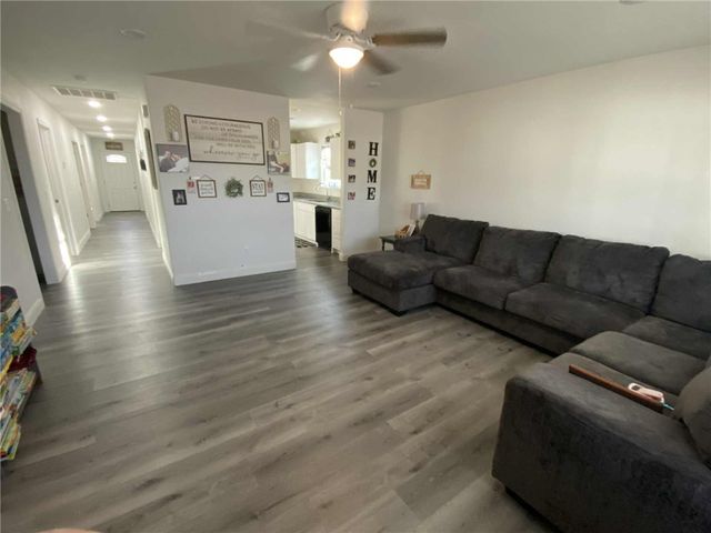 305 Estates Drive, Green Forest, AR 72638