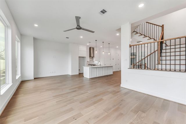 806 Fisher Street D, Houston, TX 77018