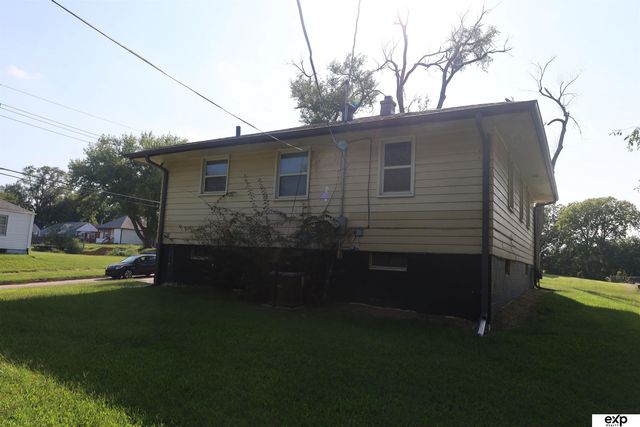 3901 N 40 Street, Omaha, NE 68111