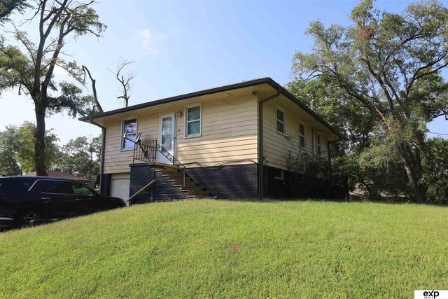 3901 N 40 Street, Omaha, NE 68111