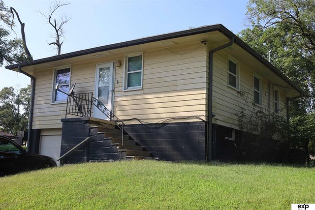 3901 N 40 Street, Omaha, NE 68111