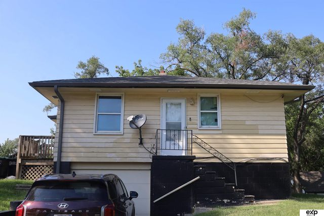 3901 N 40 Street, Omaha, NE 68111