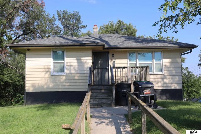 3901 N 40 Street, Omaha, NE 68111