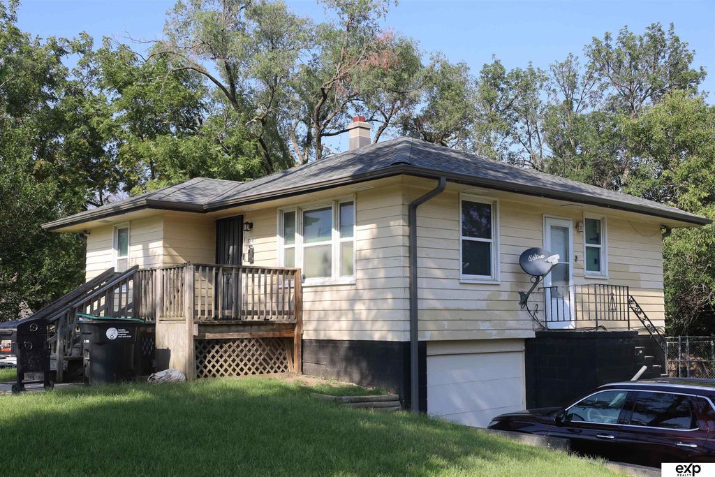 3901 N 40 Street, Omaha, NE 68111