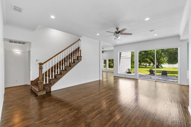 170 Double Oaks Drive, Double Oak, TX 75077