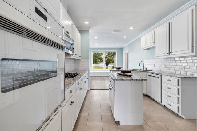 170 Double Oaks Drive, Double Oak, TX 75077