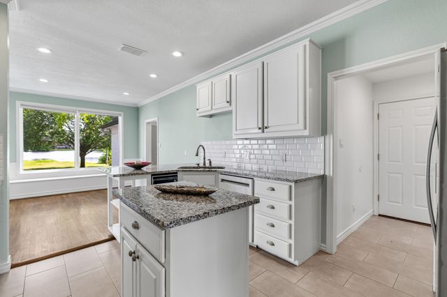 170 Double Oaks Drive, Double Oak, TX 75077