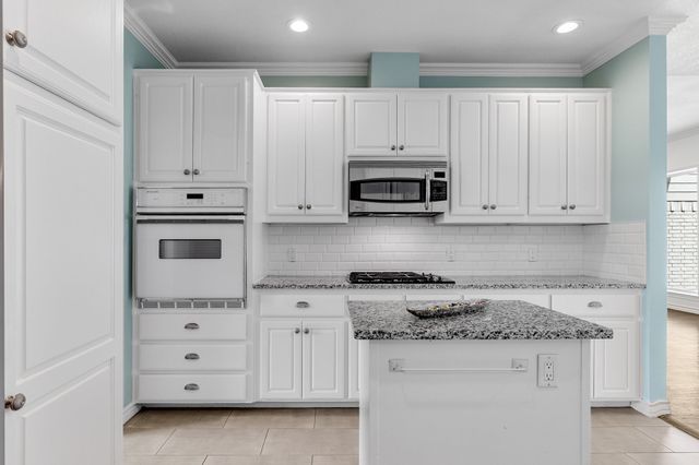 170 Double Oaks Drive, Double Oak, TX 75077