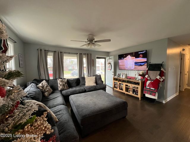 6239 Blaze Way, Louisville, KY 40272