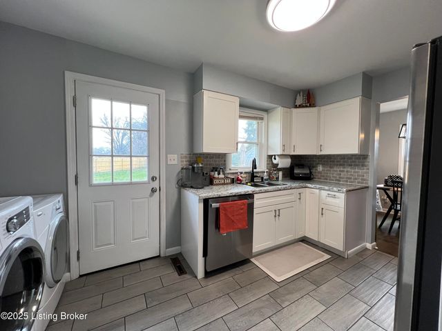 6239 Blaze Way, Louisville, KY 40272