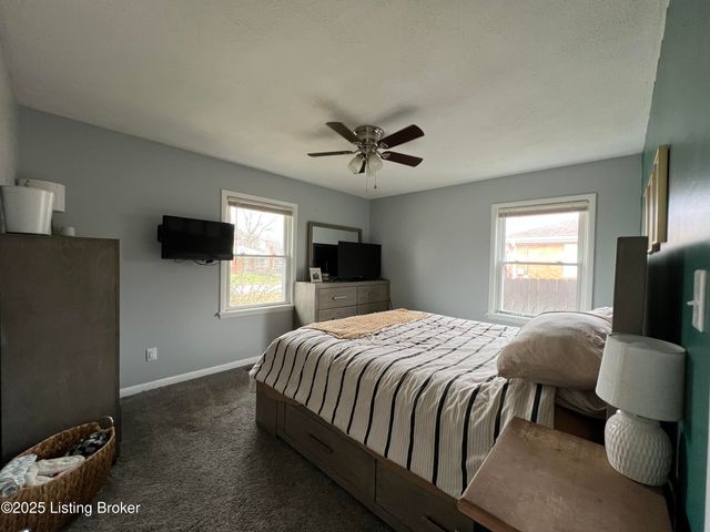 6239 Blaze Way, Louisville, KY 40272