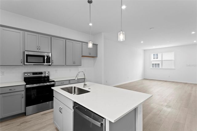 9608 MONTAGUE STREET, Westchase, FL 33626