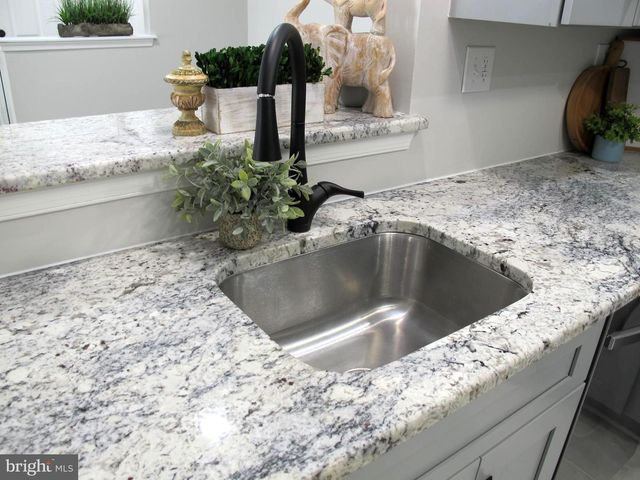 3 VILLAGE CT, Mount Laurel, NJ 08054