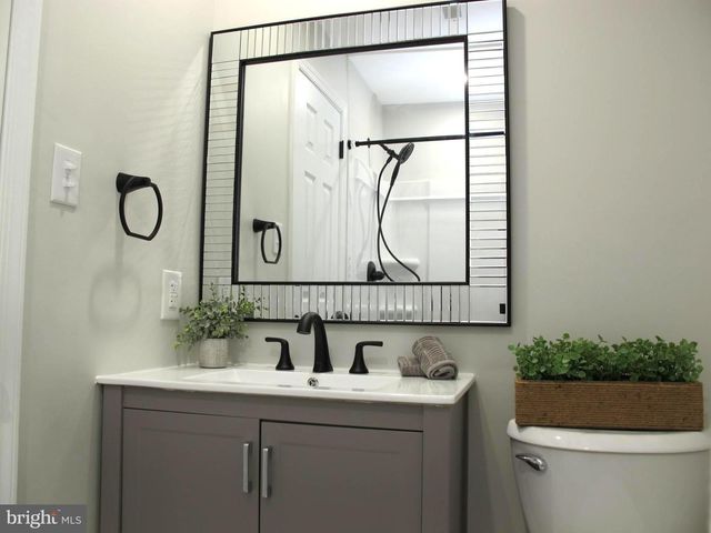 3 VILLAGE CT, Mount Laurel, NJ 08054