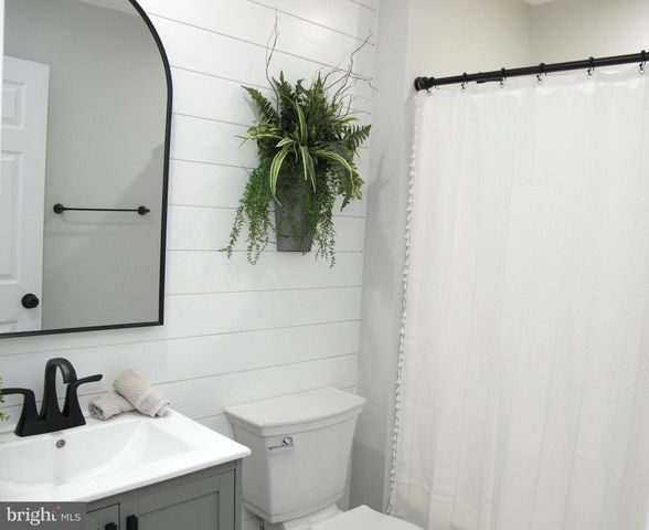 3 VILLAGE CT, Mount Laurel, NJ 08054