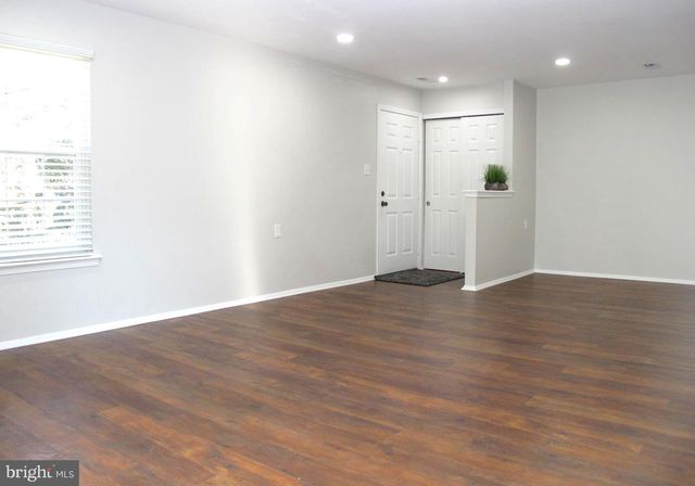 3 VILLAGE CT, Mount Laurel, NJ 08054