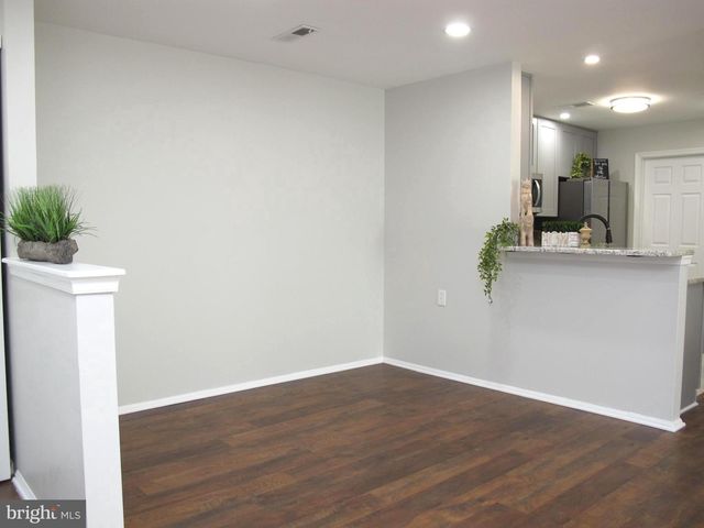 3 VILLAGE CT, Mount Laurel, NJ 08054