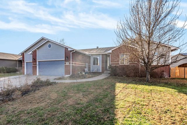 2307 E Saint Andrew St, Goddard, KS 67052