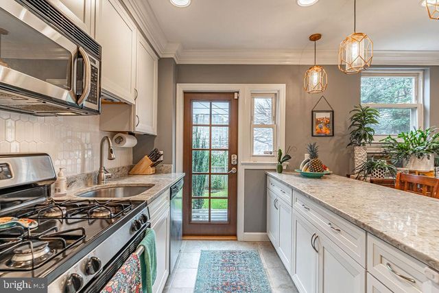 1206 COLONIAL AVE, Alexandria, VA 22314