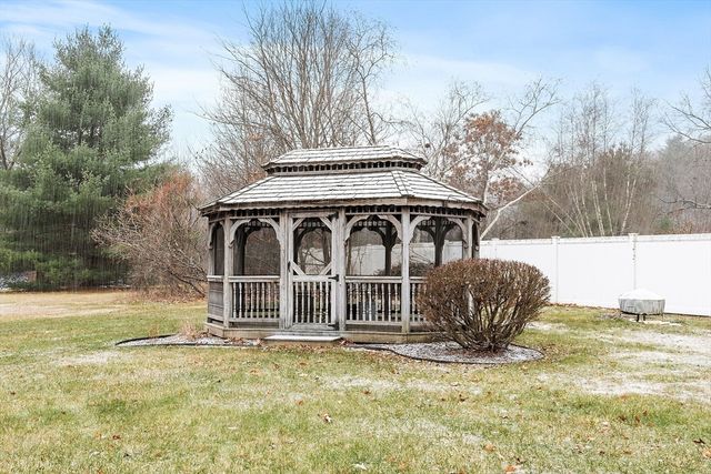 27 Lancaster Rd, Shirley, MA 01464