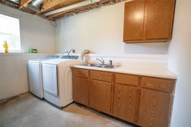 420 W Mills Street, Winterset, IA 50273