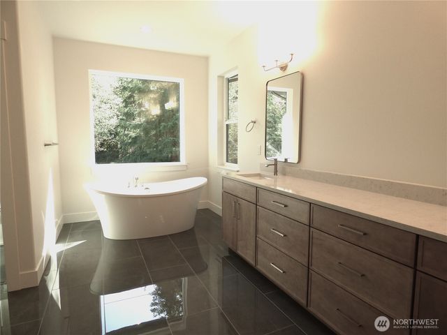 6629 Shadow Creek Lane NE, Olympia, WA 98516