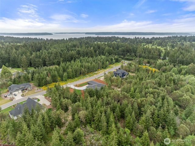 6629 Shadow Creek Lane NE, Olympia, WA 98516