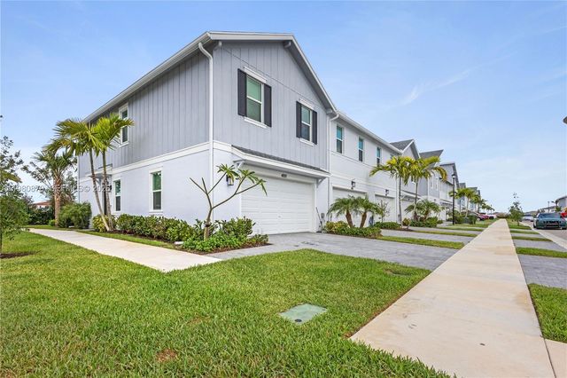 4820 N Longwood Lake Sq, Westlake, FL 33470