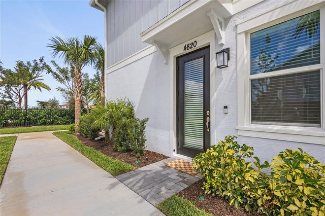 4820 N Longwood Lake Sq, Westlake, FL 33470