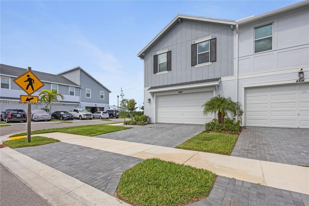 4820 N Longwood Lake Sq, Westlake, FL 33470