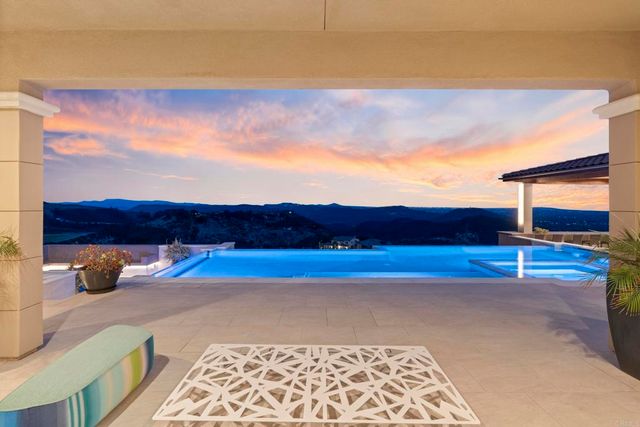 560 Ledge Street, San Marcos, CA 92078
