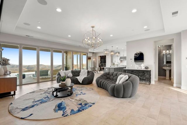 560 Ledge Street, San Marcos, CA 92078