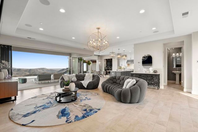 560 Ledge Street, San Marcos, CA 92078