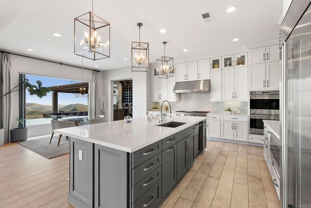 560 Ledge Street, San Marcos, CA 92078