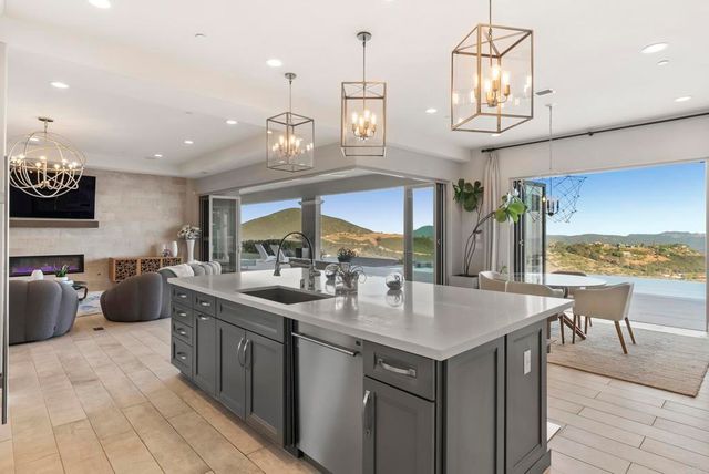 560 Ledge Street, San Marcos, CA 92078