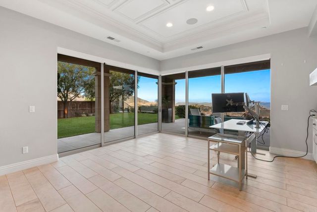 560 Ledge Street, San Marcos, CA 92078