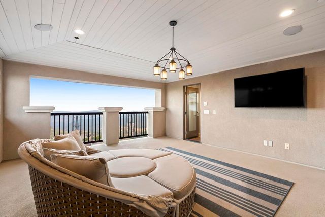 560 Ledge Street, San Marcos, CA 92078